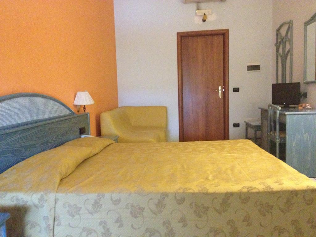Hotel L' Anicre Varcaturo Quarto foto